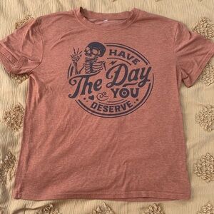 Women’s Graphic Tee in Rust